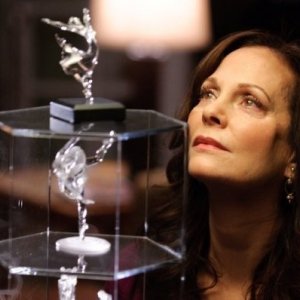 In Plain Sight: Lesley Ann Warren nell'episodio Father Goes West