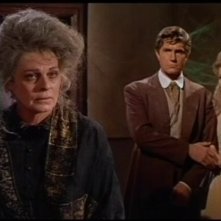 Giovanna Galletti con Giacomo Rossi-Stuart e Erika Blanc in una scena del film Operazione paura