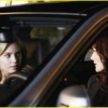Laura Leighton Ed Ashley Benson In Una Scena Della Serie Pretty Little Liars 151679