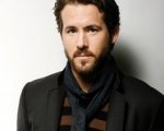 Ryan Reynolds poliziotto defunto al lavoro