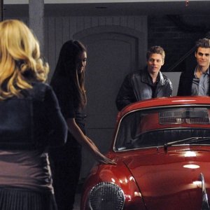 Stefan (Paul Wesley) mostra la sua 'vecchia' auto nell'episodio There Goes the Neighborhood di The Vampire Diaries