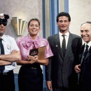 Santi Licheri con Catherine Spaak e la guardia giurata di Forum, Pasquale Africano.