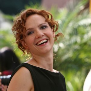 Camilla Filippi nell'episodio Se stasera sono qui di Tutti pazzi per amore 2