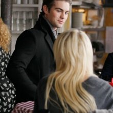 Chace Crawford rivolto a Taylor Momsen (di spalle) nell'episodio Inglourious Basstards  di Gossip Girl