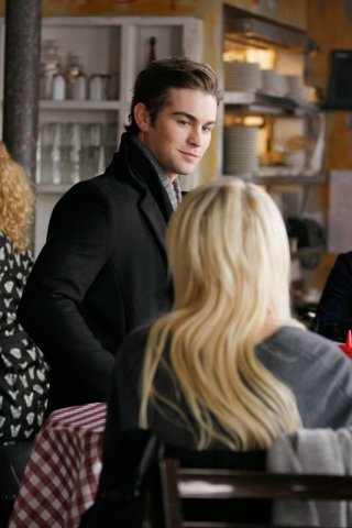 Chace Crawford rivolto a Taylor Momsen (di spalle) nell'episodio Inglourious Basstards di Gossip Girl