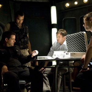 Justin Louis, Jamil Walker Smith, Tygh Runyan e Brian J. Smith in una sequenza dell'episodio Space di Stargate Universe