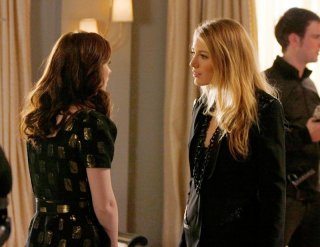 Leighton Meester discute con Blake Lively in una sequenza dell'episodio Inglourious Basstards di Gossip Girl