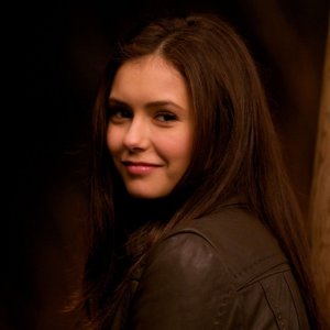 Nina Dobrev in una scena del primo episodio di The Vampire Diaries