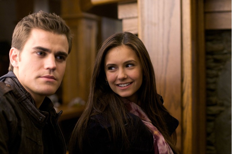 Paul Wesley E Una Sorridente Nina Dobrev Sul Set Del Primo Episodio Di Vampire Diaries 151913