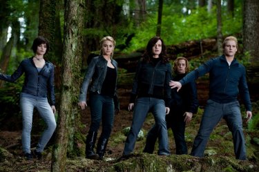 Perte della famiglia Cullen in una movimentata sequenza del film The Twilight Saga: Eclipse