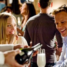 Sophie (Amanda Seyfried) e Charlie (Christopher Egan) cenano assieme nel film Letters to Juliet