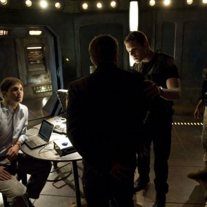 Tygh Runyan, Justin Louis (di spalle), Brian J. Smith e Jamil Walker Smith nell'episodio Space di Stargate Universe