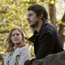 Amy Adams e Matthew Goode, teneri protagonisti del film Una proposta per dire sì