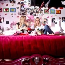 Cecilia Albertini e Laura Adriani in un'immagine del film Piazza Giochi