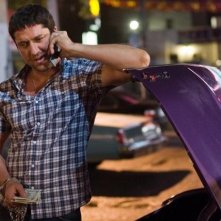 Gerard Butler nei panni di un cacciatore di taglie nel film Il cacciatore di ex