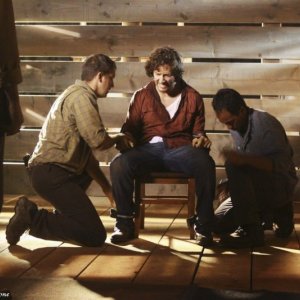 Henry Ian Cusick in un momento dell'episodio Happily Ever After di Lost