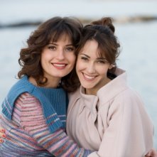 Le due Natalie de 'La doppia vita di Natalia Blum' sul set dell'episodio di Crimini: Lidiya Liberman e Anita Caprioli