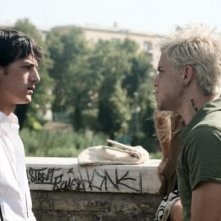 Lorenzo De Angelis con Andrea Montovoli in una scena del film Piazza Giochi