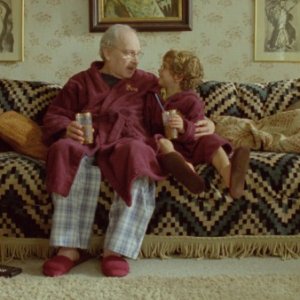 Popeck con il piccolo Nassim Ben Abdeloumen in un'immagine del film Simon Konianski