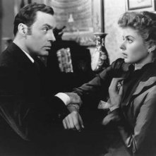 Charles Boyer e Ingrid Bergman in una scena del film Angoscia