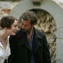 Francesca Inaudi e Fabio Volo in una scena del film Matrimoni e altri disastri
