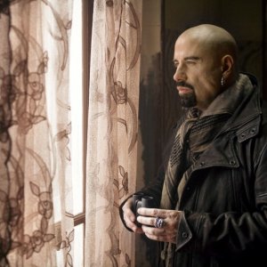 John Travolta nel film From Paris with Love