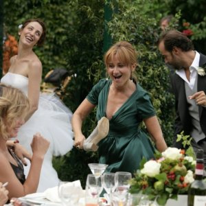 Margherita Buy, Francesca Inaudi, Luciana Littizzetto e Fabio Volo in una scena del film Matrimoni e altri disastri