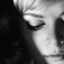 Un primo piano di Letícia Román nel film La ragazza che sapeva troppo