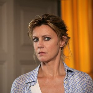Una perplessa Margherita Buy nel film Matrimoni e altri disastri