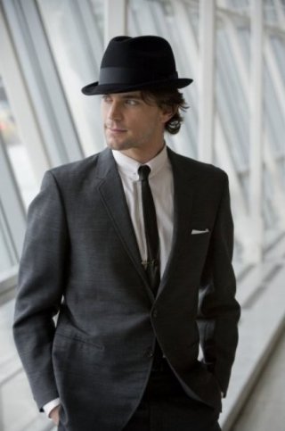 White Collar: Matthew Bomer in una scena della serie