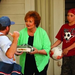 Jeffrey Johnson e il piccolo Tanner Maguire in una sequenza del film Letters to God