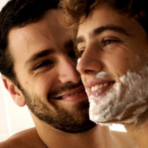 João Gabriel Vasconcellos e Rafael Cardoso in una sequenza di Do Começo ao Fim