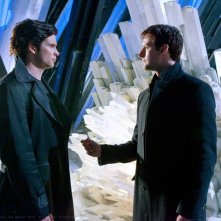 Tom Welling discute con Callum Blue alla Fortezza in una scena dell'episodio Upgrade di Smallville