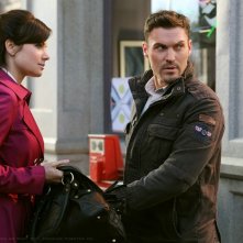 Una sequenza dell'episodio Upgrade di Smallville con Erica Durance e Brian Austin Green