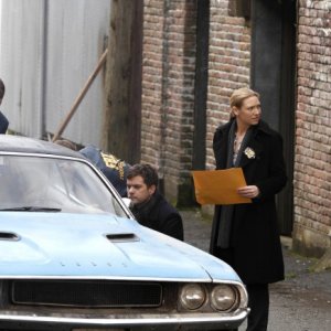 Fringe: Anna Torv, Lance Reddick e Joshua Jackson nell'episodio The Man from the Other Side