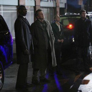Fringe: Lance Reddick, John Noble, Anna Torv e Joshua Jackson nell'episodio White Tulip