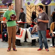 Jim Parsons contro Wil Wheaton in una scena dell'episodio The Wheaton Recurrence di The Big Bang Theory