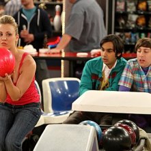 Kaley Cuoco, Kunal Nayyar e Simon Helberg nell'episodio The Wheaton Recurrence di The Big Bang Theory