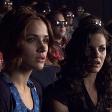 Lori (Shantel Vansanten) e Janet (Haley Webb) al cinema nell'horror The Final Destination 3D