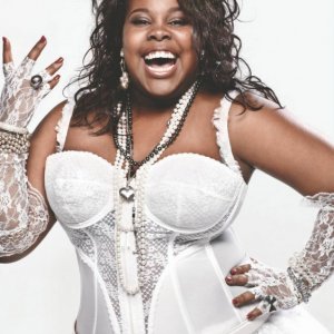 Amber Riley in versione Like a Virgin per una foto promo di The Power of Madonna, episodio di Glee