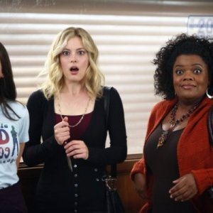Community: Alison Brie, Gillian Jacobs ed Yvette Nicole Brown nell'episodio Politics of Human Sexuality