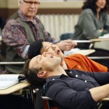 Community: Joel McHale e Chevy Chase nell'episodio Politics of Human Sexuality