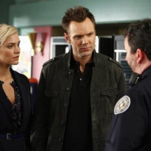Community: Joel McHale e Katharine McPhee in una scena dell'episodio Basic Genealogy