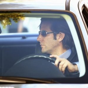 Lost: Henry Ian Cusick in una scena dell'episodio Everybody Loves Hugo