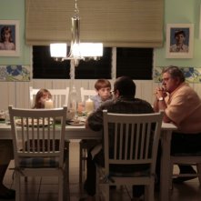 Allison Janney, Emma Hinz, Dylan Riley Snyder e Michael Lerner in un'immagine del film Life During Wartime di Todd Solondz