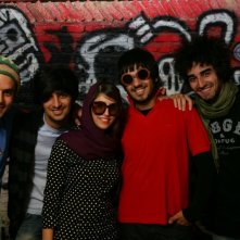 Ashkan (Ashkan Koshanejad), Negar (Negar Shaghaghi) e gli altri protagonisti del film I gatti persiani