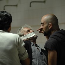 Malamadre (Luis Tosar) minaccia un detenuto dell'Eta nel film Cella 211