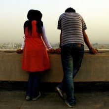 Negar Shaghaghi e Ashkan Koshanejad di spalle nel film I gatti persiani