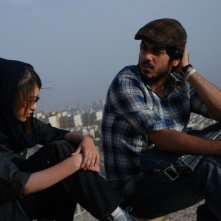 Negar Shaghaghi e Hamed Behdad in una scena del film I gatti persiani