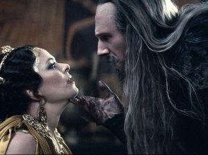 Polly Walker e Ralph Fiennes nel film Clash of the Titans